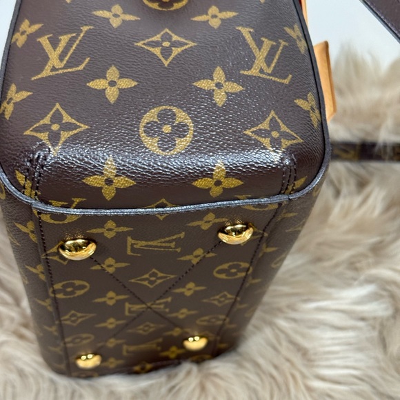 Authentic Louis Vuitton Monogram Canvas Montaigne Satchel/Crossbody Bag - Picture 8 of 12